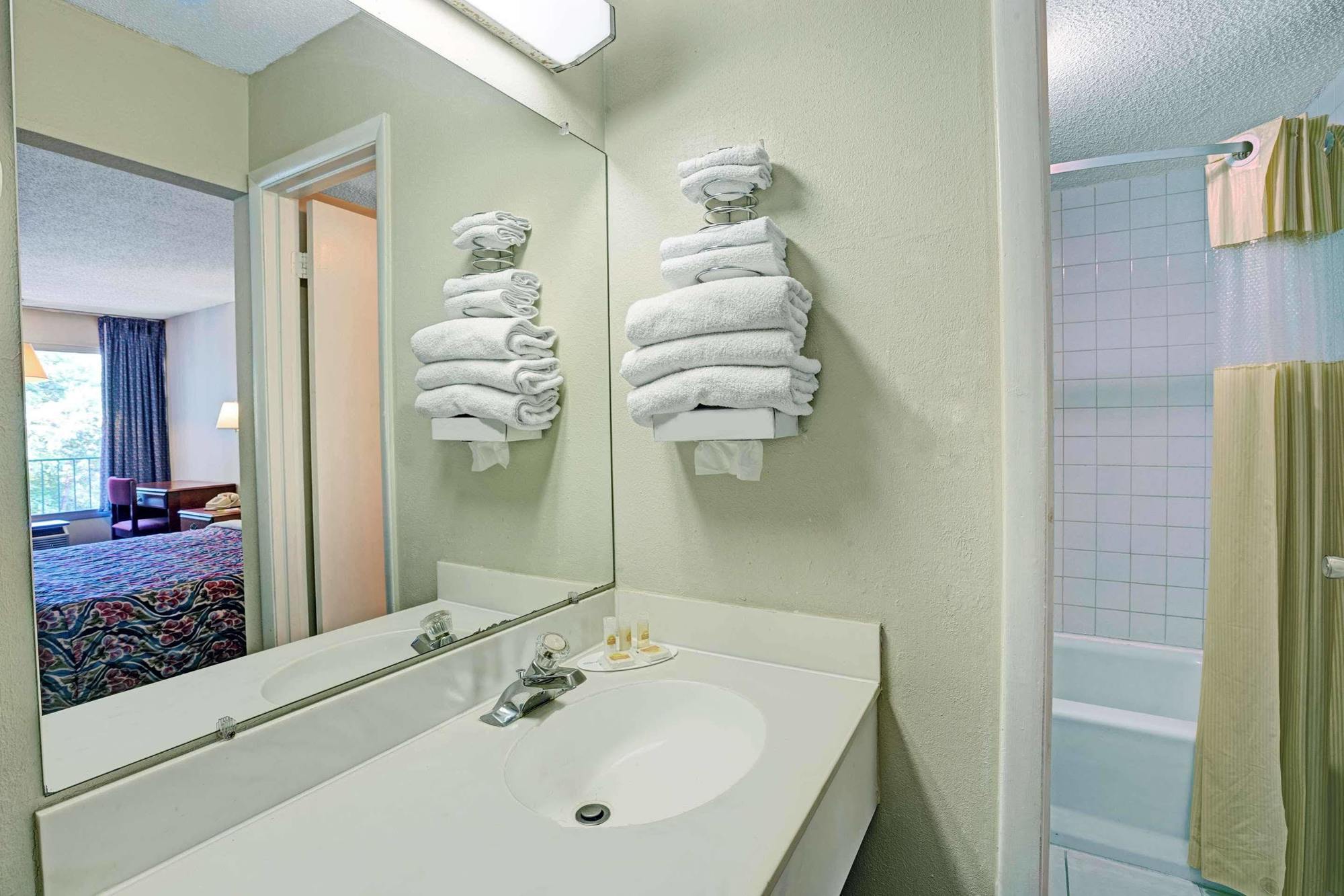 Days Inn By Wyndham Jellico - Tennessee State Line Esterno foto